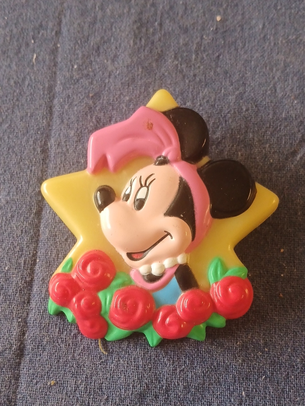 Avon Disney Minnie Mouse Pin with Pink Bow, Red Roses & Yellow Star 6/26 Home